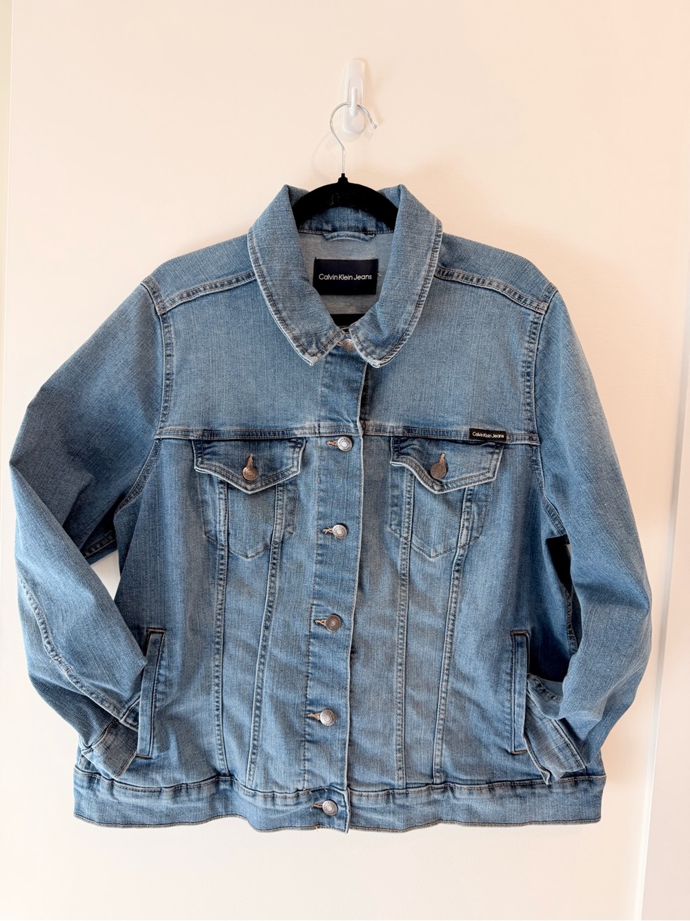 Calvin Klein Jeans Medium Wash Denim Trucker Jacket Classic - Picture 2 of 5
